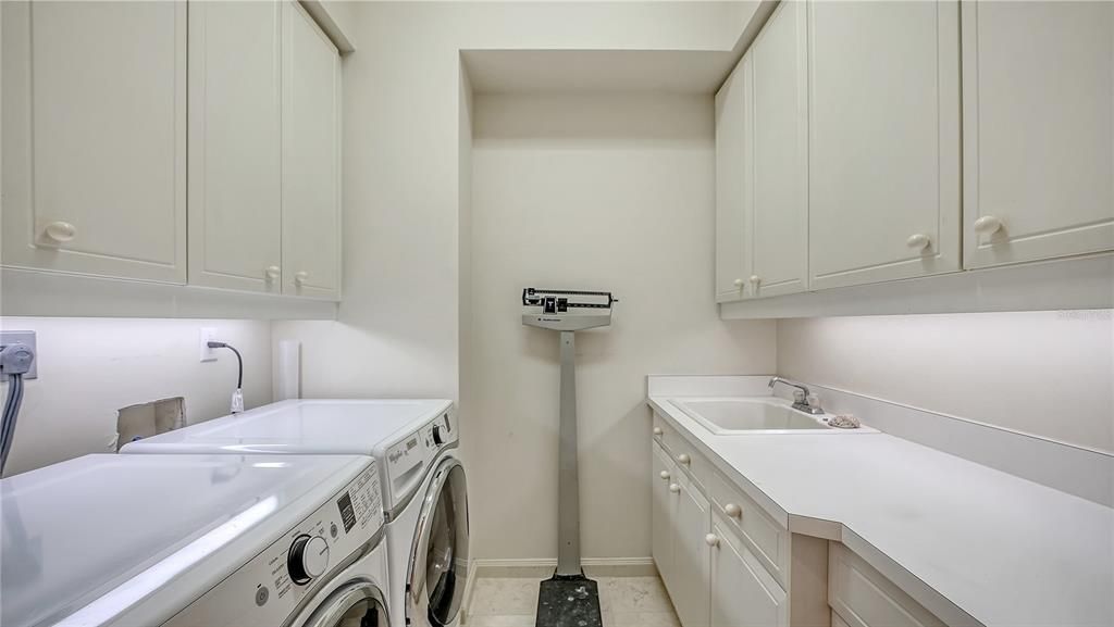 En Venta: $12,995,000 (4 camas, 3 baños, 4912 Pies cuadrados)