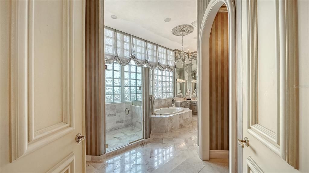 En Venta: $12,995,000 (4 camas, 3 baños, 4912 Pies cuadrados)