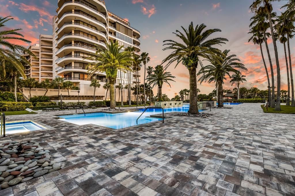 En Venta: $12,995,000 (4 camas, 3 baños, 4912 Pies cuadrados)