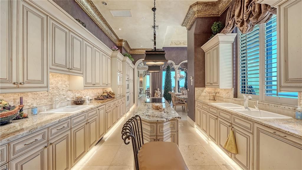 En Venta: $12,995,000 (4 camas, 3 baños, 4912 Pies cuadrados)