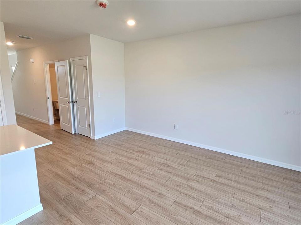 В аренду: $2,400 (3 спален, 2 ванн, 1464 Квадратных фут)