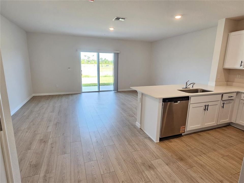 В аренду: $2,400 (3 спален, 2 ванн, 1464 Квадратных фут)