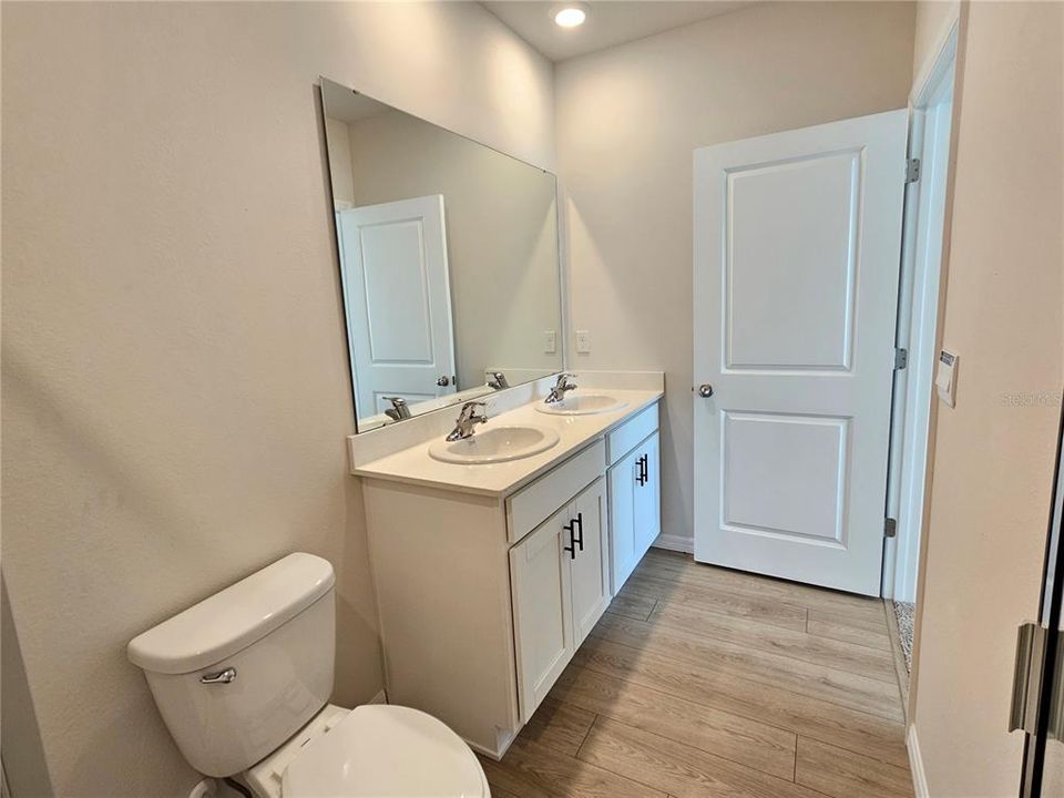 В аренду: $2,400 (3 спален, 2 ванн, 1464 Квадратных фут)