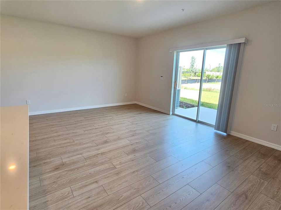 В аренду: $2,400 (3 спален, 2 ванн, 1464 Квадратных фут)
