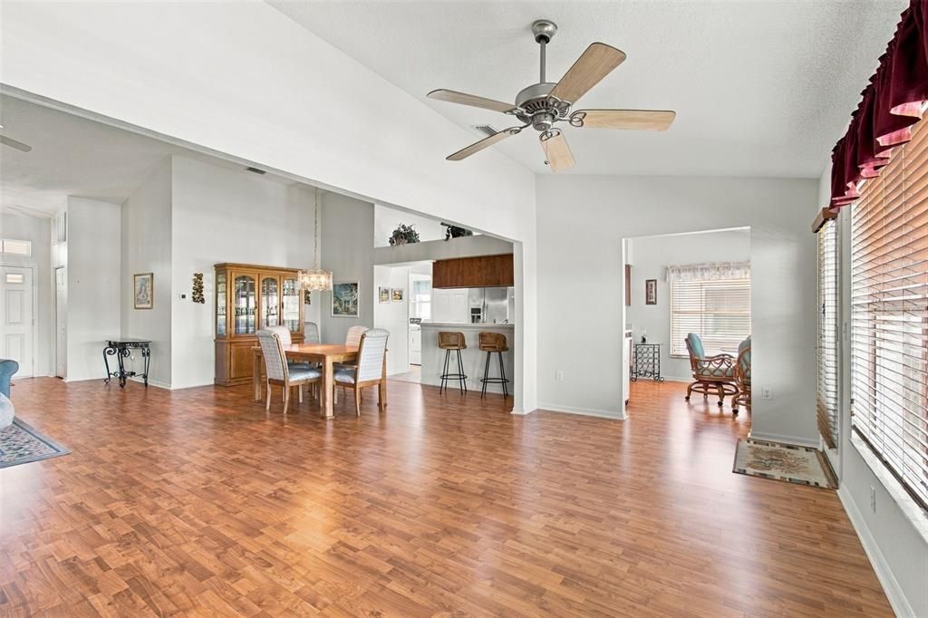 En Venta: $252,000 (2 camas, 2 baños, 1868 Pies cuadrados)
