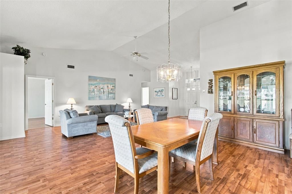 En Venta: $252,000 (2 camas, 2 baños, 1868 Pies cuadrados)