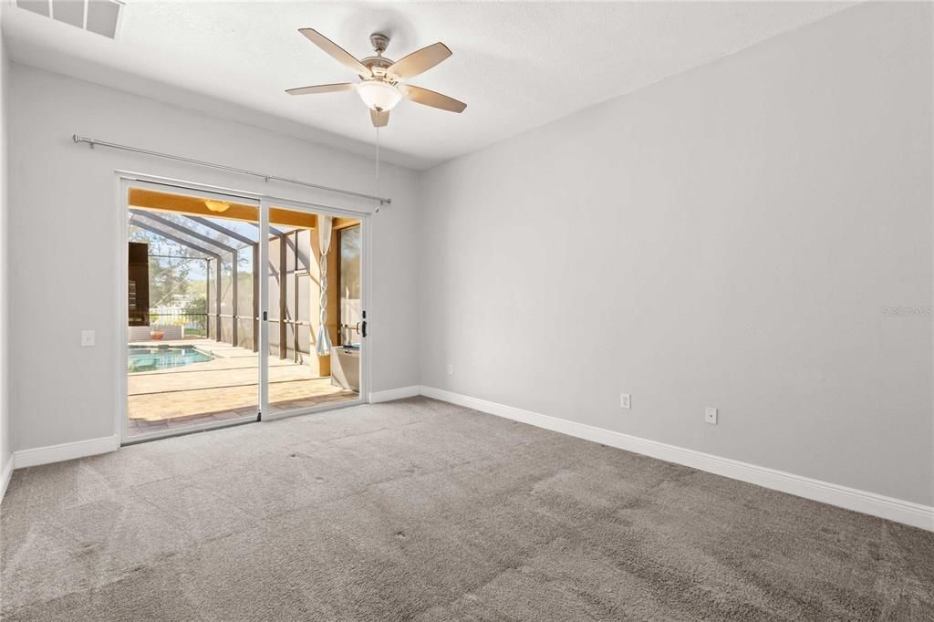 Activo con contrato: $525,000 (4 camas, 3 baños, 2581 Pies cuadrados)