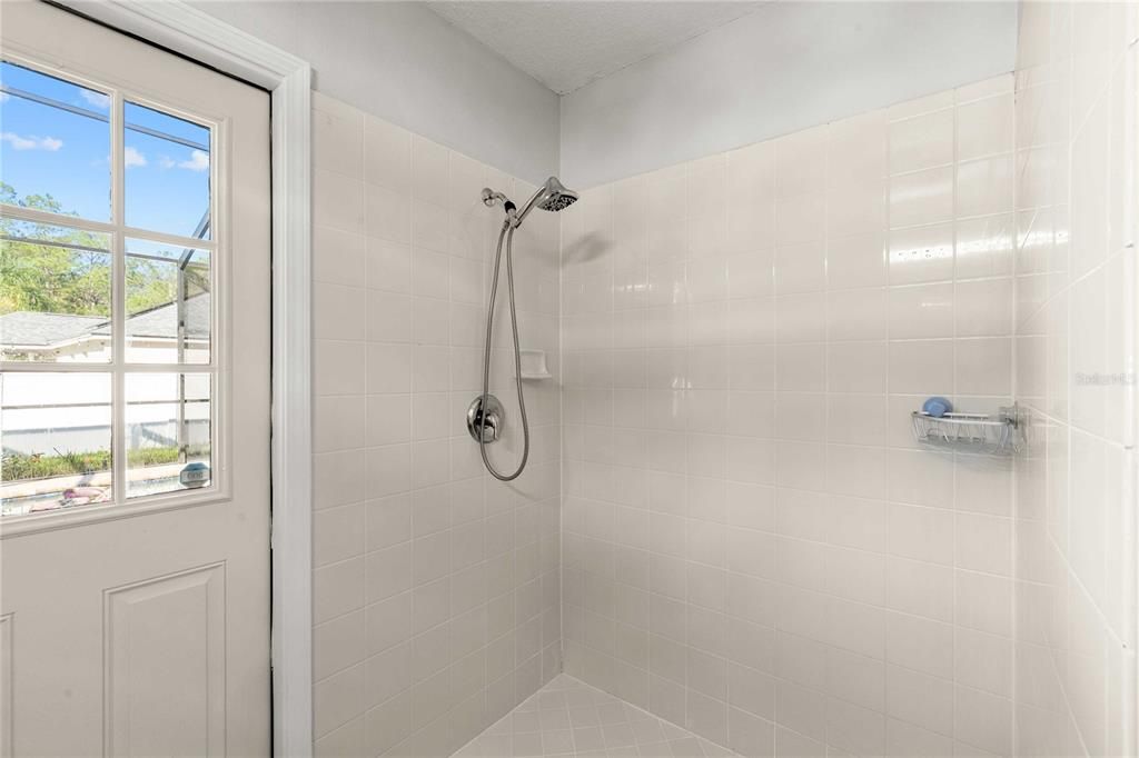 Activo con contrato: $525,000 (4 camas, 3 baños, 2581 Pies cuadrados)