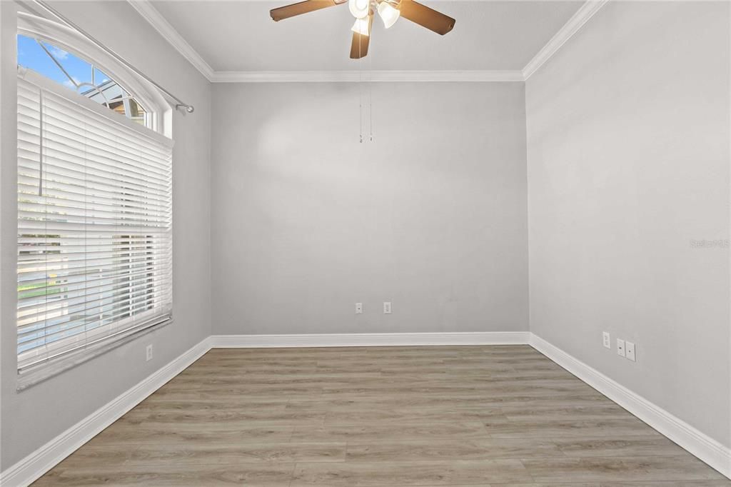 Activo con contrato: $525,000 (4 camas, 3 baños, 2581 Pies cuadrados)