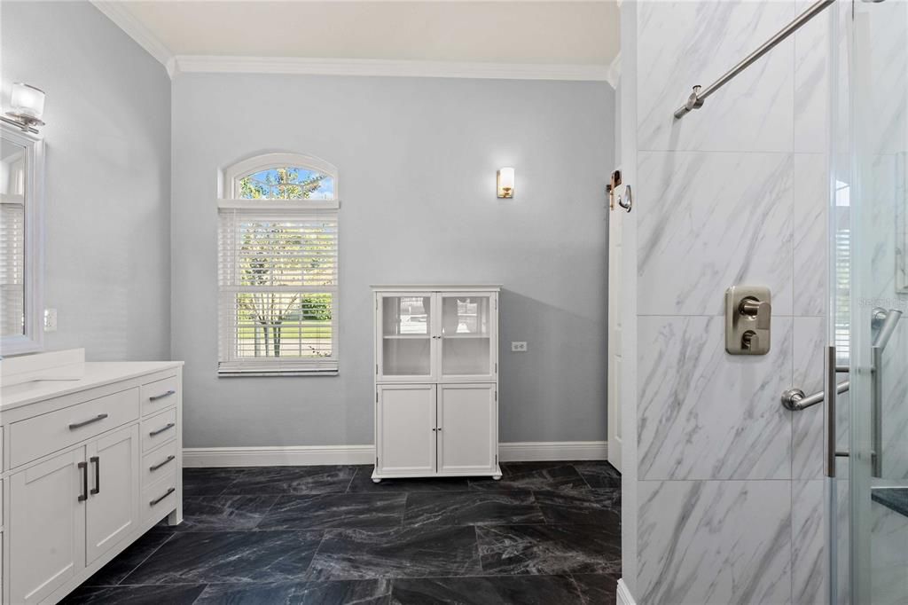 Activo con contrato: $525,000 (4 camas, 3 baños, 2581 Pies cuadrados)