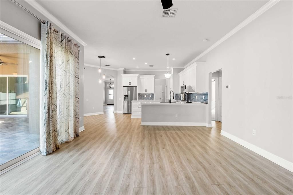 Activo con contrato: $525,000 (4 camas, 3 baños, 2581 Pies cuadrados)