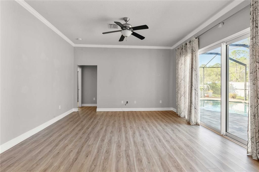 Activo con contrato: $525,000 (4 camas, 3 baños, 2581 Pies cuadrados)