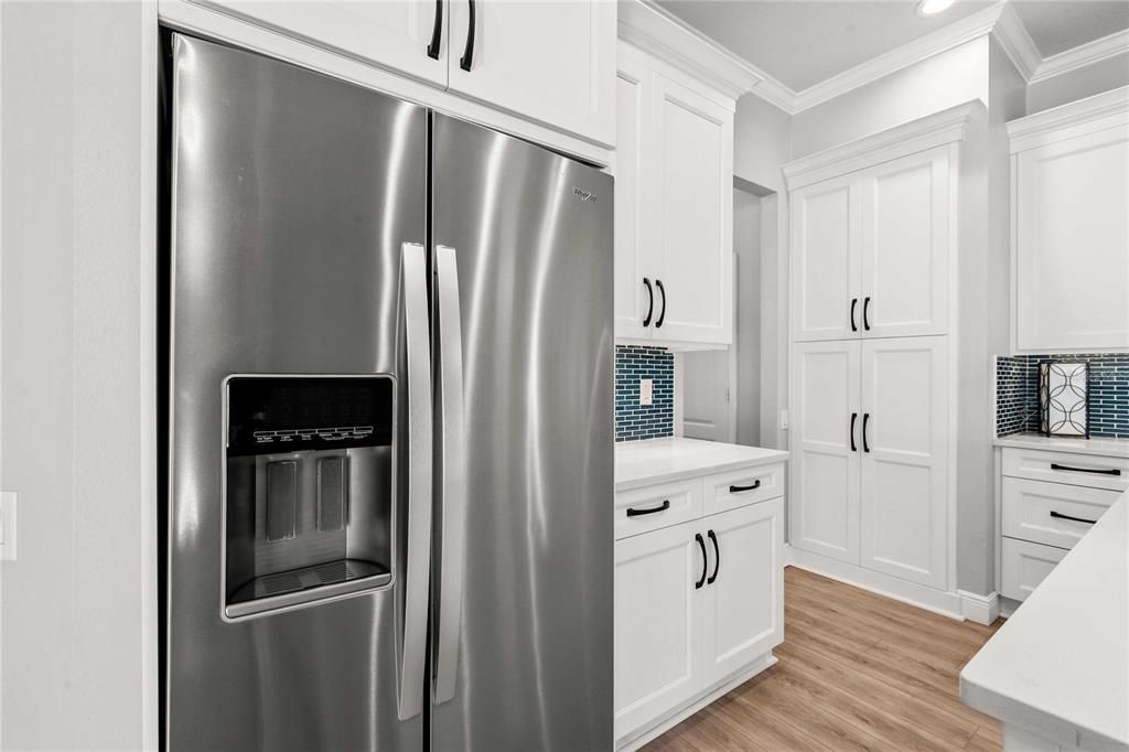 Activo con contrato: $525,000 (4 camas, 3 baños, 2581 Pies cuadrados)