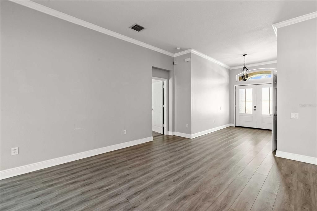 Activo con contrato: $525,000 (4 camas, 3 baños, 2581 Pies cuadrados)