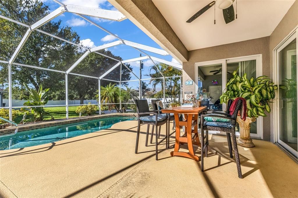 En Venta: $899,995 (3 camas, 3 baños, 2171 Pies cuadrados)