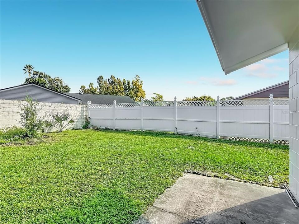 For Sale: $347,500 (3 beds, 2 baths, 1204 Square Feet)