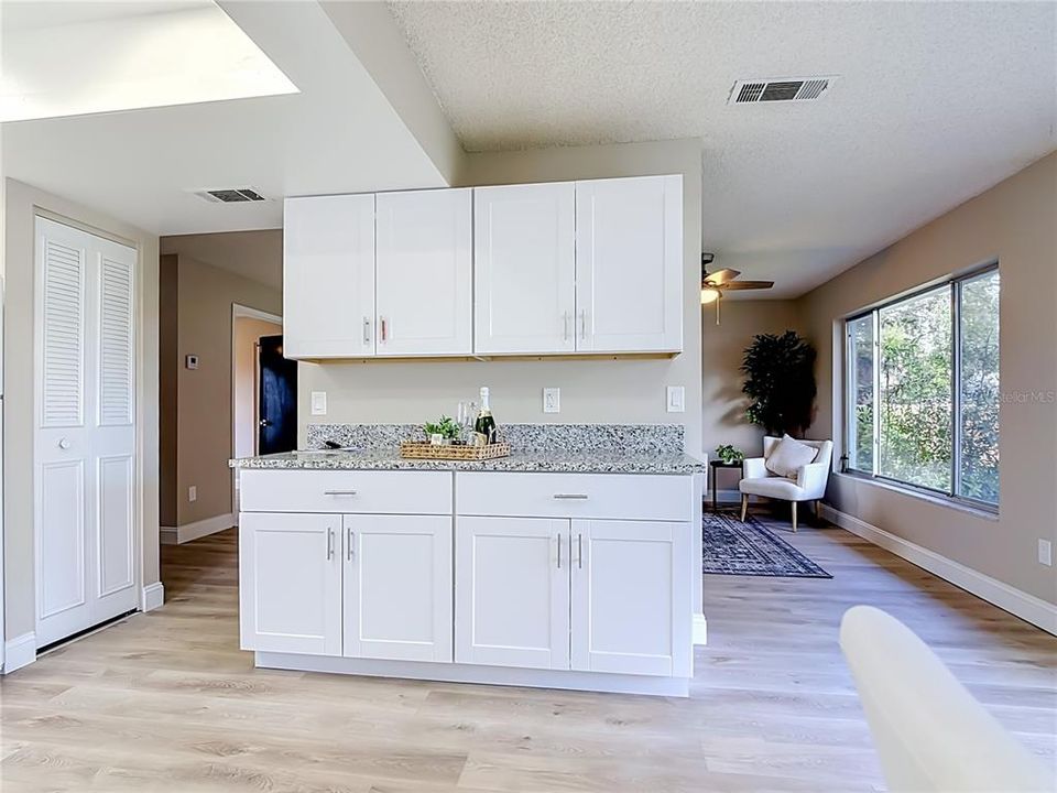 For Sale: $347,500 (3 beds, 2 baths, 1204 Square Feet)