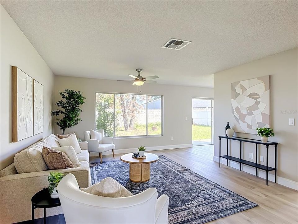For Sale: $347,500 (3 beds, 2 baths, 1204 Square Feet)