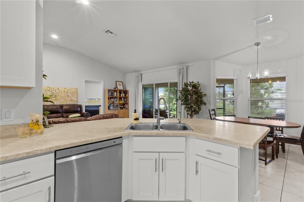 En Venta: $364,900 (4 camas, 2 baños, 2329 Pies cuadrados)