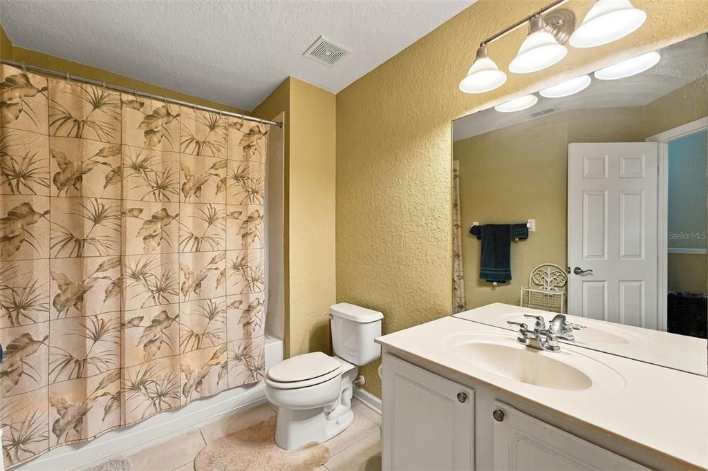 На продажу: $289,900 (3 спален, 2 ванн, 1687 Квадратных фут)