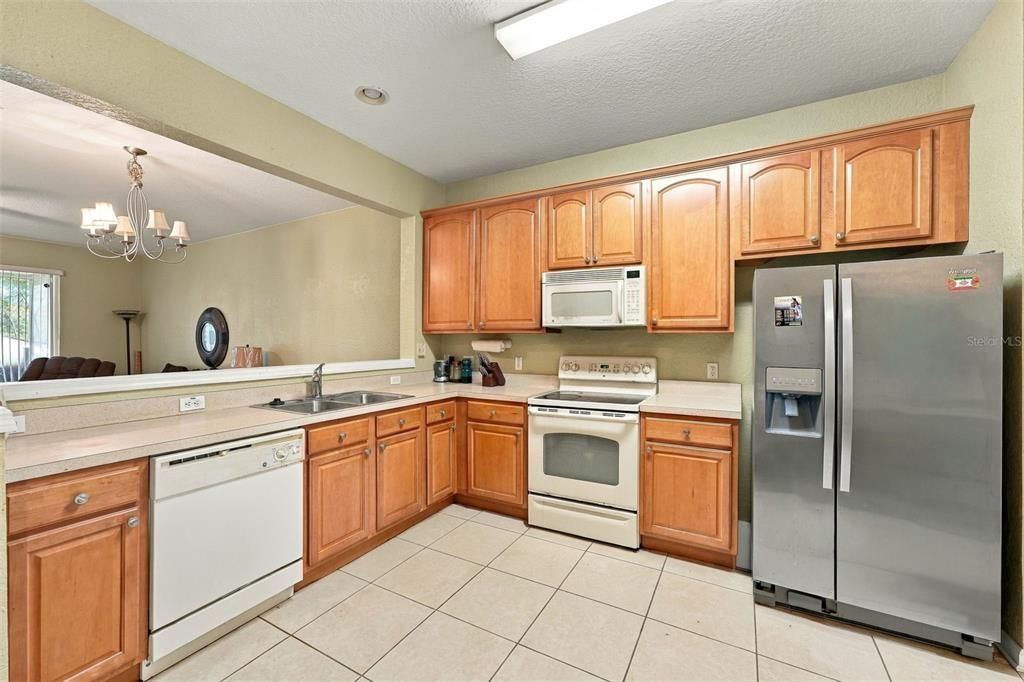 На продажу: $289,900 (3 спален, 2 ванн, 1687 Квадратных фут)