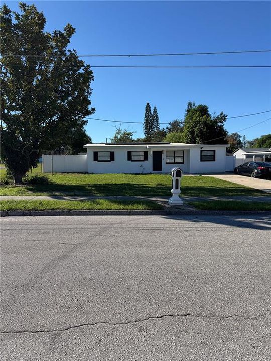 For Sale: $418,000 (5 beds, 5 baths, 1754 Square Feet)