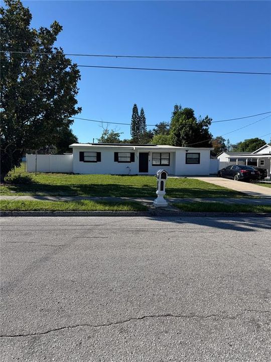 For Sale: $418,000 (5 beds, 5 baths, 1754 Square Feet)