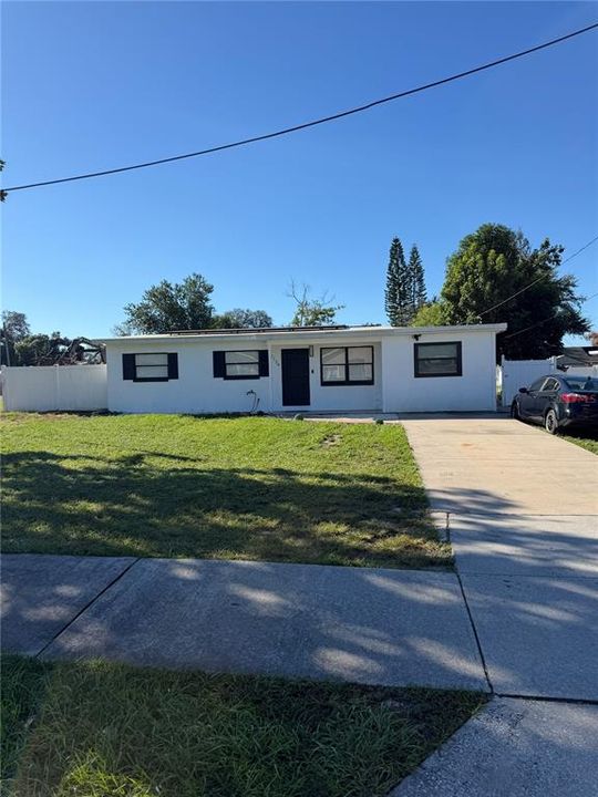 For Sale: $418,000 (5 beds, 5 baths, 1754 Square Feet)