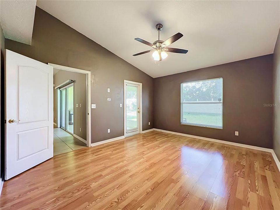 For Sale: $325,000 (3 beds, 2 baths, 1651 Square Feet)