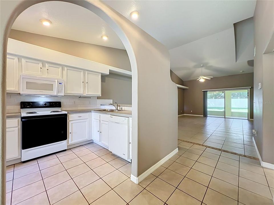 For Sale: $325,000 (3 beds, 2 baths, 1651 Square Feet)