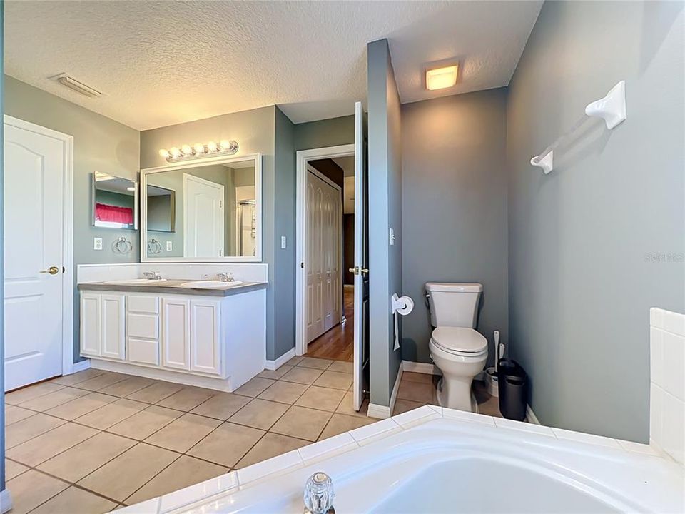 For Sale: $325,000 (3 beds, 2 baths, 1651 Square Feet)