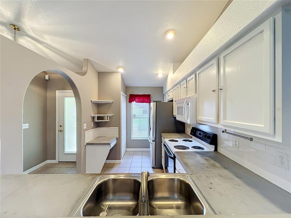 For Sale: $325,000 (3 beds, 2 baths, 1651 Square Feet)