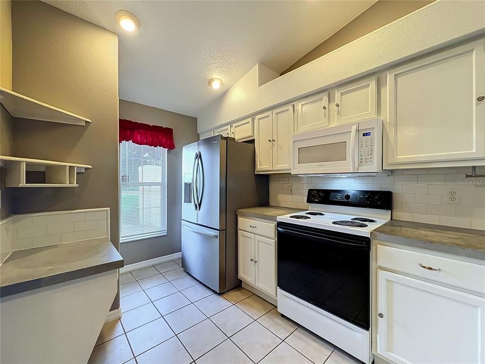 For Sale: $325,000 (3 beds, 2 baths, 1651 Square Feet)