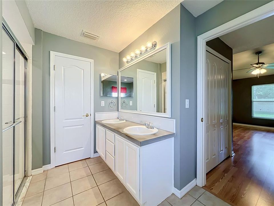 For Sale: $325,000 (3 beds, 2 baths, 1651 Square Feet)
