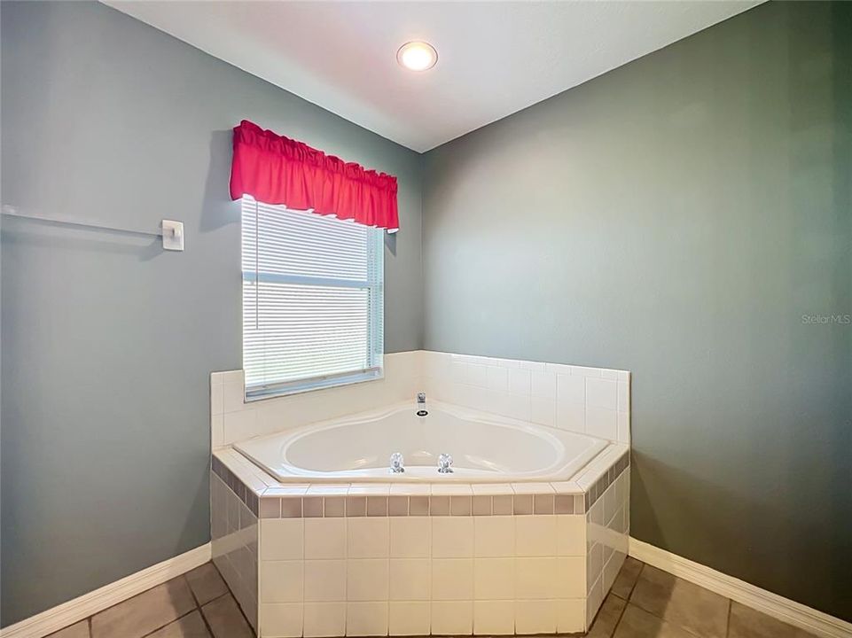 For Sale: $325,000 (3 beds, 2 baths, 1651 Square Feet)