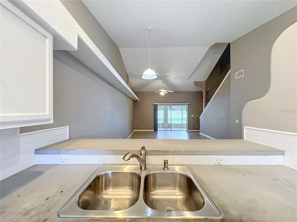 For Sale: $325,000 (3 beds, 2 baths, 1651 Square Feet)