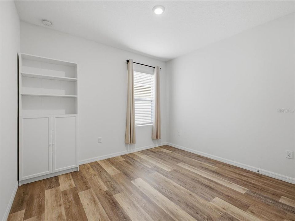 На продажу: $349,900 (4 спален, 2 ванн, 1731 Квадратных фут)
