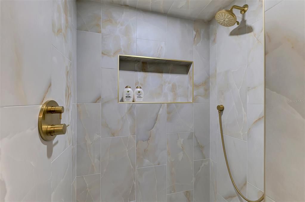 En Renta: $6,000 (4 camas, 3 baños, 3012 Pies cuadrados)