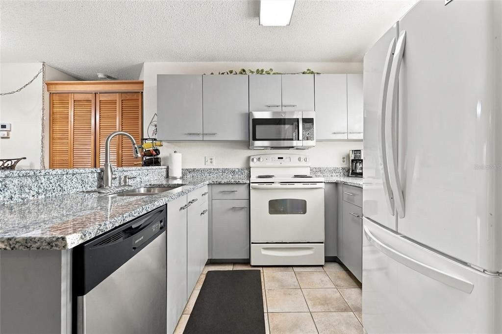 En Venta: $148,900 (2 camas, 2 baños, 859 Pies cuadrados)