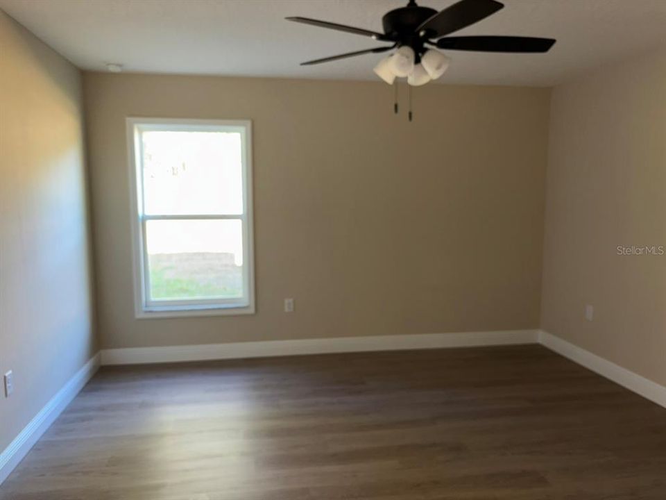 En Venta: $238,900 (3 camas, 2 baños, 1405 Pies cuadrados)