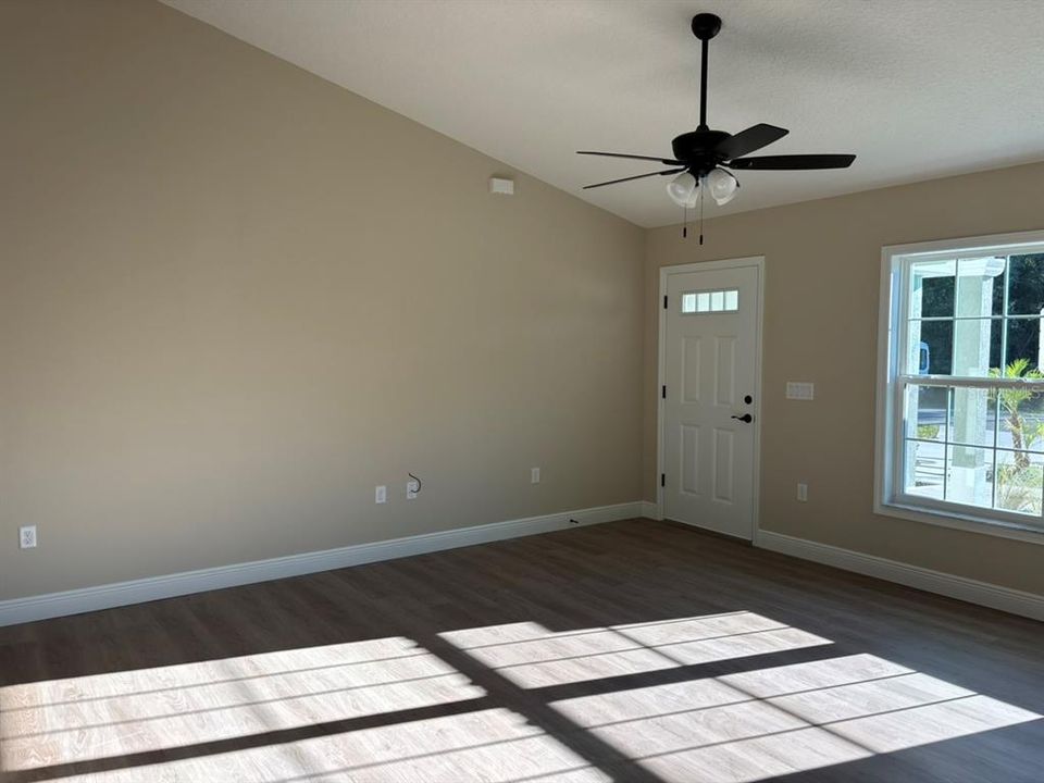 En Venta: $238,900 (3 camas, 2 baños, 1405 Pies cuadrados)