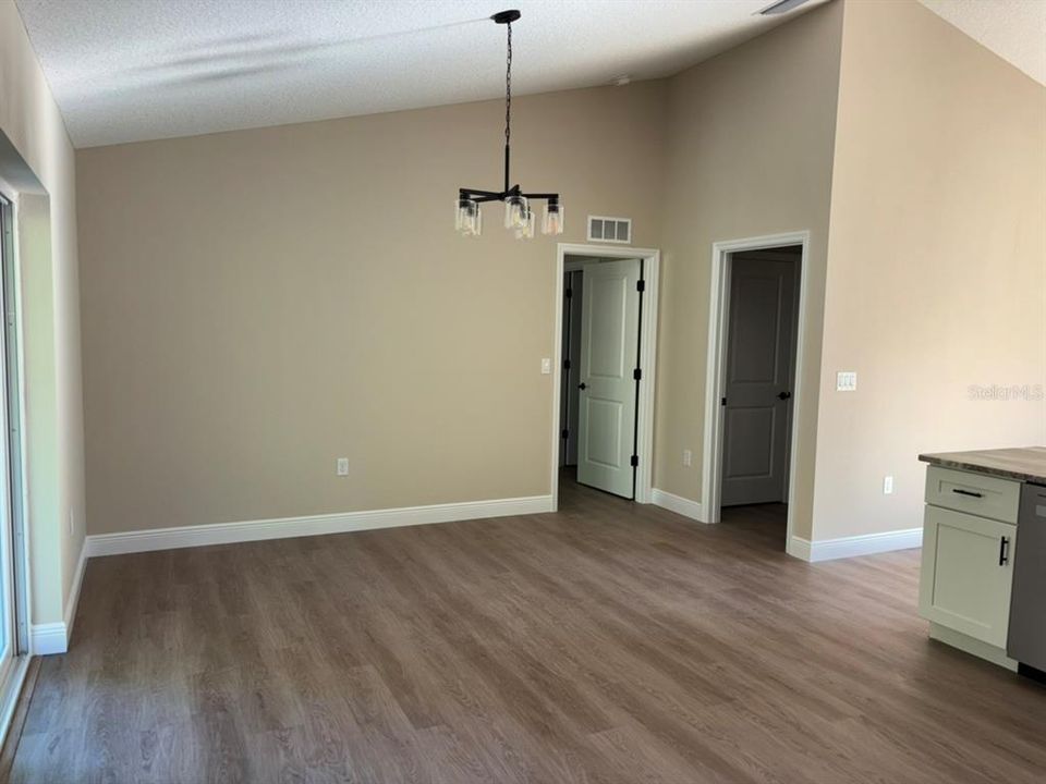En Venta: $238,900 (3 camas, 2 baños, 1405 Pies cuadrados)