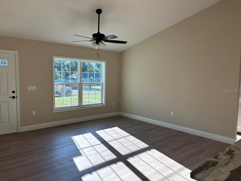 En Venta: $238,900 (3 camas, 2 baños, 1405 Pies cuadrados)