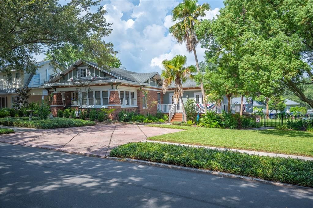 For Sale: $719,000 (3 beds, 3 baths, 2948 Square Feet)