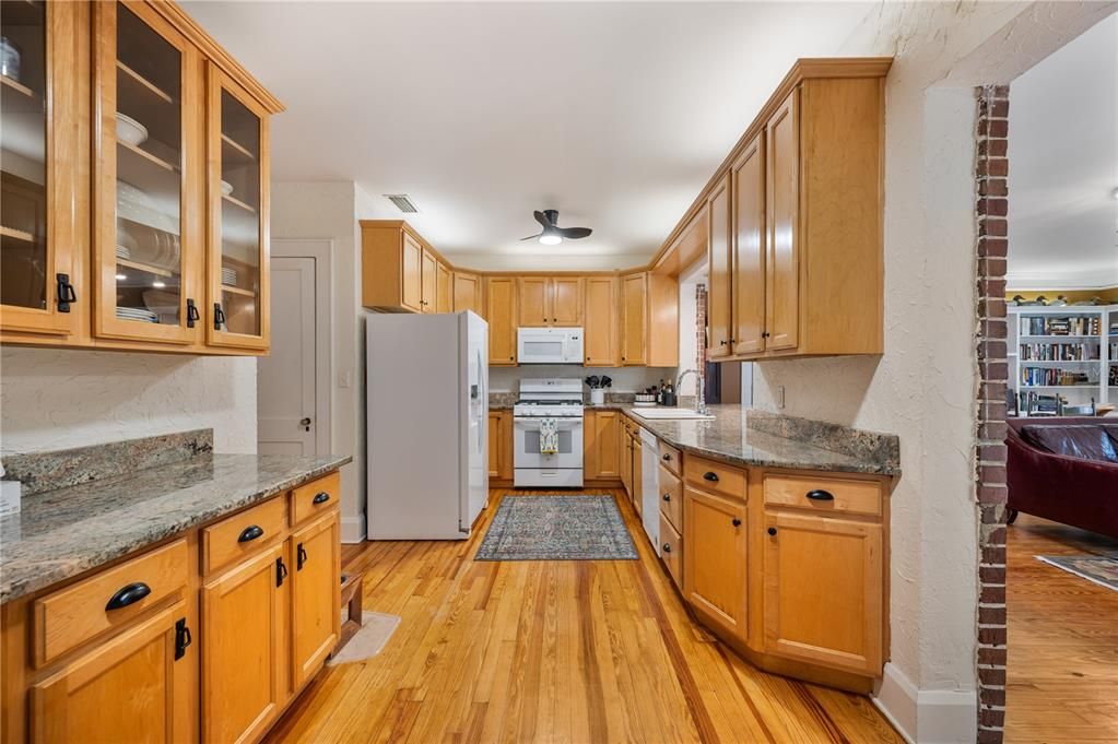 For Sale: $719,000 (3 beds, 3 baths, 2948 Square Feet)