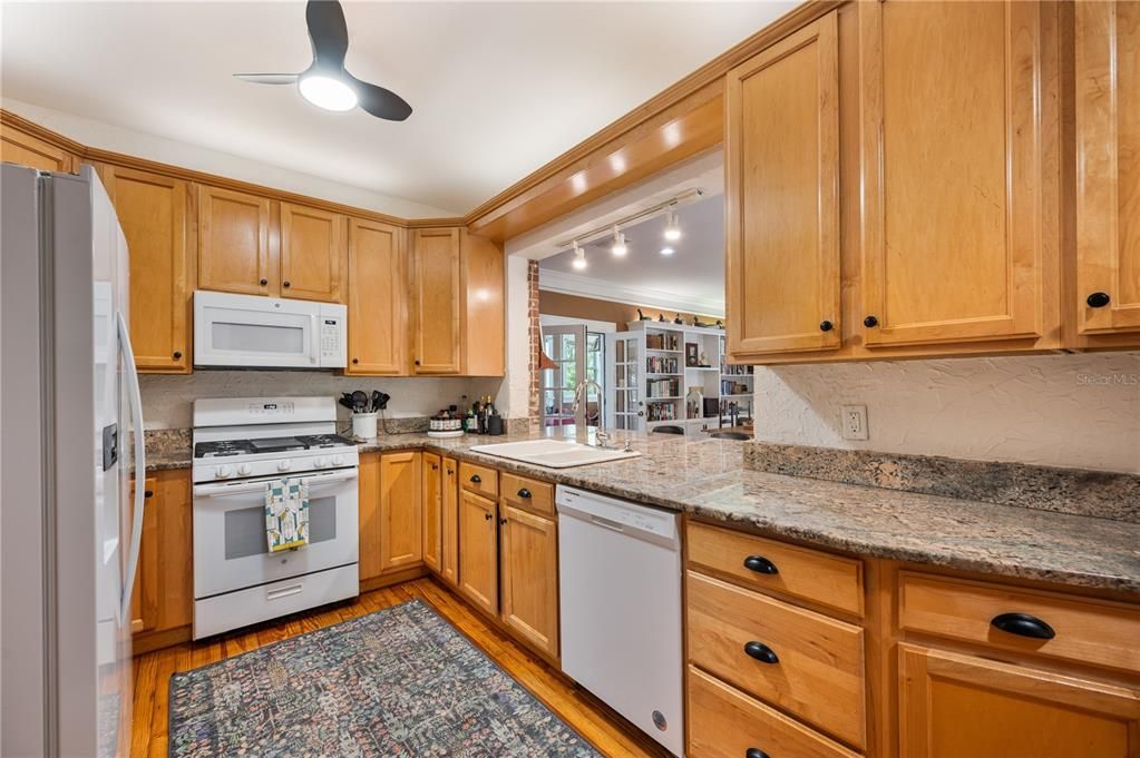 For Sale: $719,000 (3 beds, 3 baths, 2948 Square Feet)