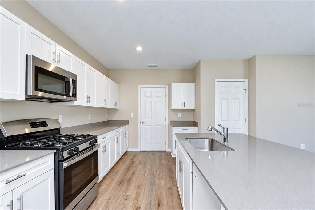 For Sale: $400,000 (4 beds, 2 baths, 2226 Square Feet)