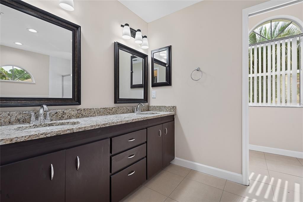 For Sale: $449,900 (3 beds, 2 baths, 1984 Square Feet)