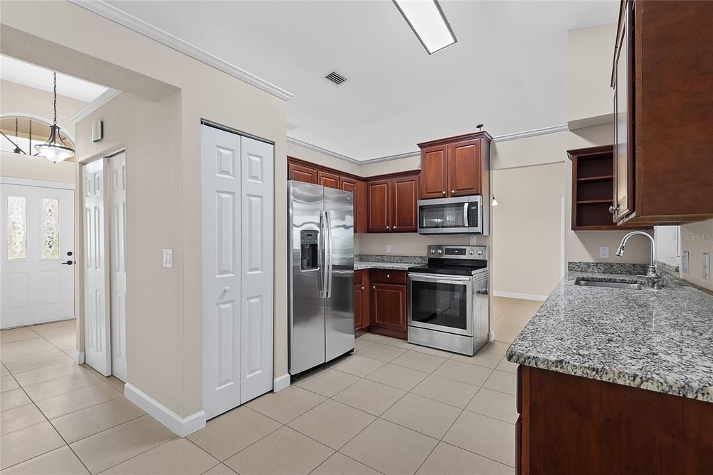 For Sale: $449,900 (3 beds, 2 baths, 1984 Square Feet)