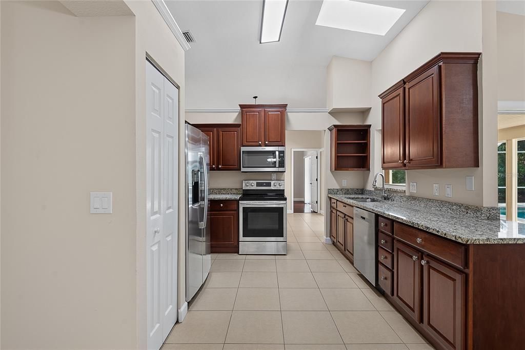 For Sale: $449,900 (3 beds, 2 baths, 1984 Square Feet)